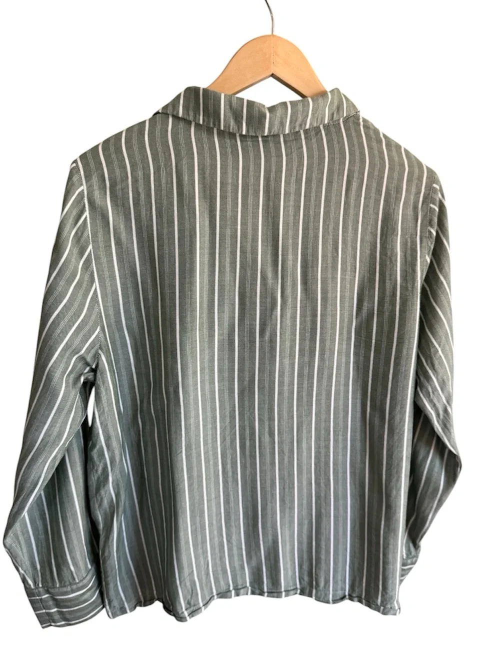 Cozy Earth Women’s soft woven pajama top Jasper Green White Button-Front Medium